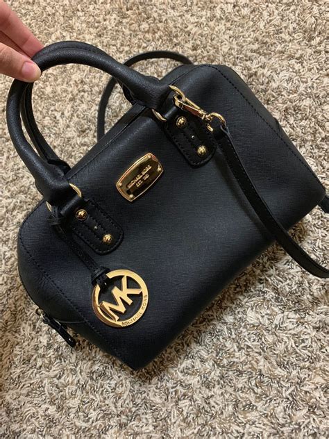 my leather michael kors purse has no lining|michael kors purse with pockets.